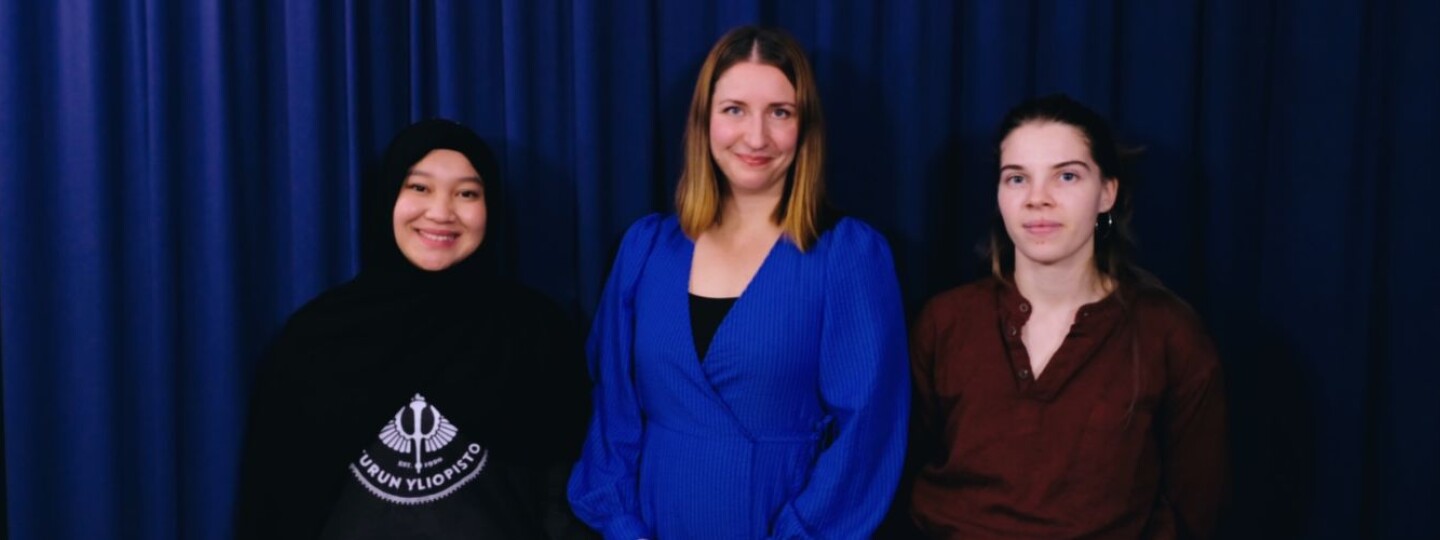 Hilyah Audah, Emilia Hongisto and Noemie Huber in a group picture