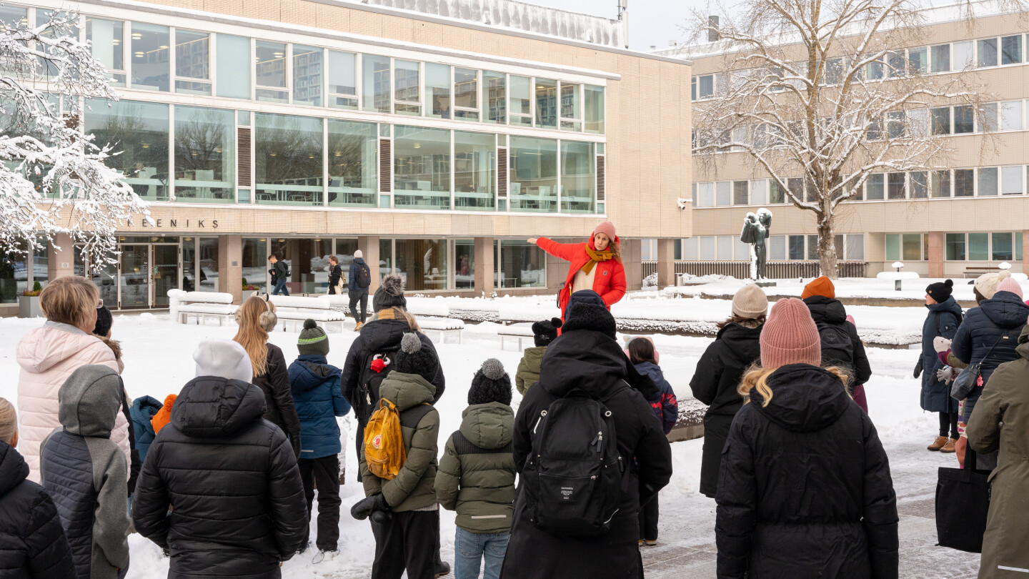 Lapset mukaan töihin -päivän yliopistokierros käynnissä