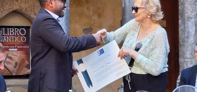 Immanuel Jebaraj recieves the Vincenzo Ferraro Prize in an award ceremony held in Sorrento, Italy